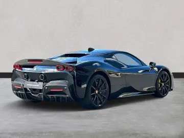 FERRARI SF90 Stradale  Assetto Fiorano  Karbon Felgen