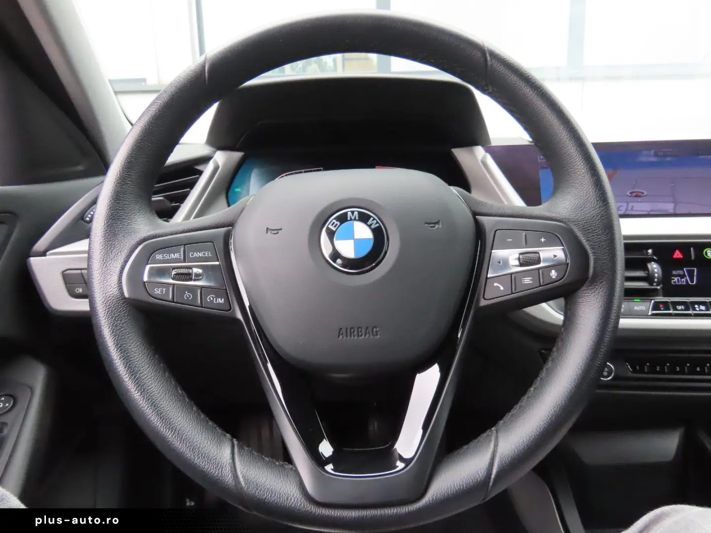 BMW 1 Series 2022 — imagine 19