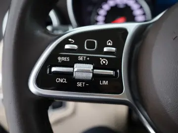 MERCEDES-BENZ GLC 300e 4M Coupe Sitzlüftung Leder Na…