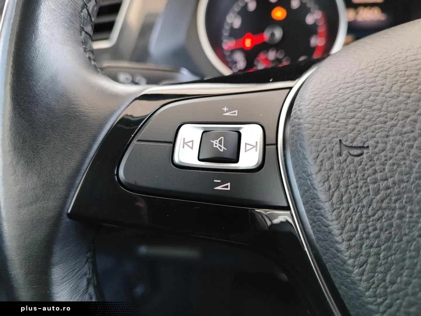 VW Tiguan 2.0 TSI DSG Comfortline Standhzg. RFK Nav