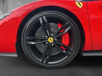 FERRARI 296 GTB Carbon Lift Racingsitz JBL Dt. Auto