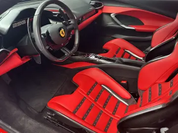 FERRARI 296 GTB Carbon Lift Racingsitz JBL Dt. Auto