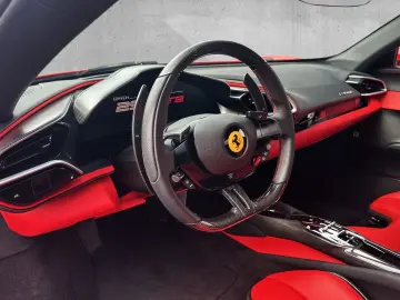 FERRARI 296 GTB Carbon Lift Racingsitz JBL Dt. Auto