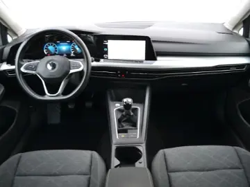 VW Golf VIII 1.5 TSI Life LED NAVI VZE 16-ZOLL PDC
