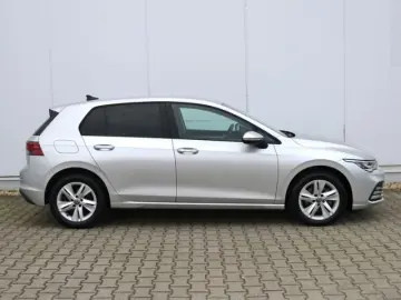 VW Golf VIII 1.5 TSI Life LED NAVI VZE 16-ZOLL PDC
