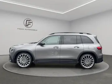 MERCEDES-BENZ GLB 35 AMG 4Matic Pano MBEAM Night 360…