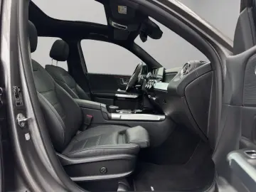 MERCEDES-BENZ GLB 35 AMG 4Matic Pano MBEAM Night 360…