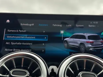 MERCEDES-BENZ GLB 35 AMG 4Matic Pano MBEAM Night 360…