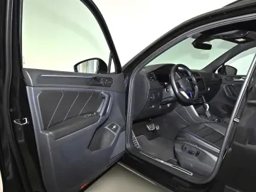 VW Tiguan 2.0 TSI R 4Motion DSG PANO RFK HUD AHK NA