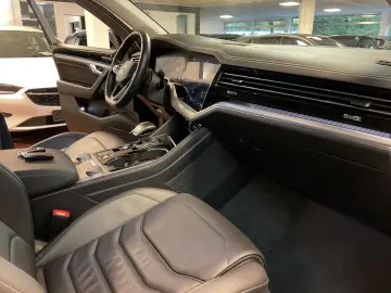 VW Touareg 3.0 V6 TSI Elegance Leder AHK Memory