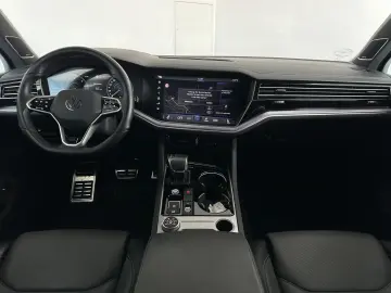 VW Touareg R-Line 4M  HUD  AHK  MASS  DYN  STHZ  21