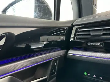 VW Touareg R-Line 4M  HUD  AHK  MASS  DYN  STHZ  21