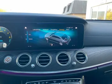 MERCEDES-BENZ E 300de Lim AMG LINE MBUX  BURMESTER 360  PANO