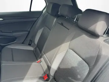VW Golf VIII 1.5 TSI  ACTIVE   STDHZG LED NAVI HUD