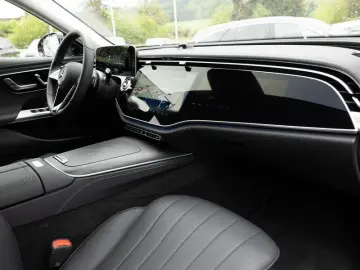 MERCEDES-BENZ E300e 4M SuperScreen Burmester Ventilation 360