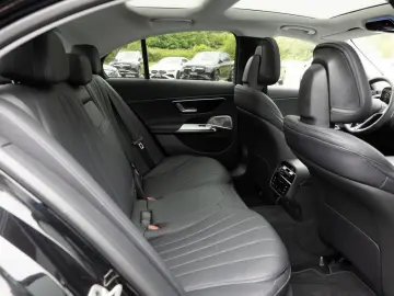 MERCEDES-BENZ E300e 4M SuperScreen Burmester Ventilation 360