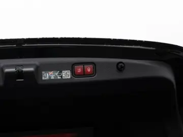MERCEDES-BENZ E300e 4M SuperScreen Burmester Ventilation 360