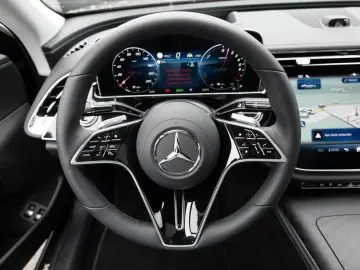 MERCEDES-BENZ E300e 4M SuperScreen Burmester Ventilation 360