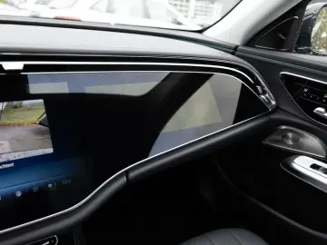 MERCEDES-BENZ E300e 4M SuperScreen Burmester Ventilation 360