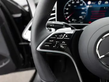 MERCEDES-BENZ E300e 4M SuperScreen Burmester Ventilation 360