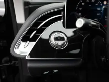MERCEDES-BENZ E300e 4M SuperScreen Burmester Ventilation 360