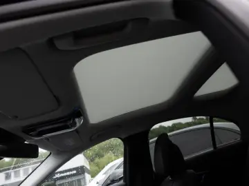 MERCEDES-BENZ E300e 4M SuperScreen Burmester Ventilation 360