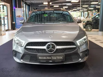 MERCEDES-BENZ A 200 d Progressive Standheizung DISTR…