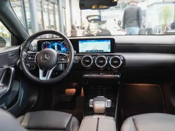 MERCEDES-BENZ A 200 d Progressive Standheizung DISTR…