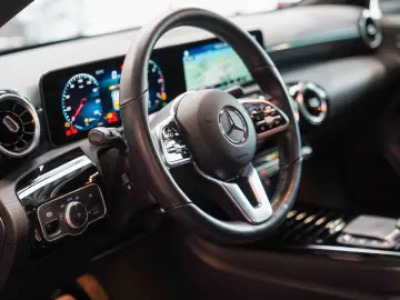 MERCEDES-BENZ A 200 d Progressive Standheizung DISTR…