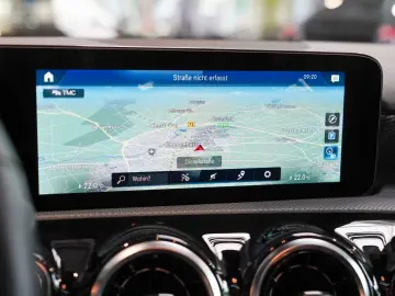 MERCEDES-BENZ A 200 d Progressive Standheizung DISTR…