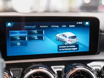 MERCEDES-BENZ A 200 d Progressive Standheizung DISTR…