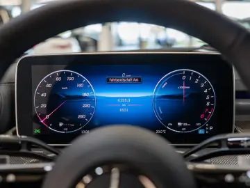 MERCEDES-BENZ CLE 300 e AMG Sport Premium NIGHT PANO HUD LED
