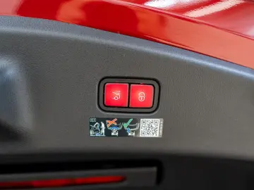 MERCEDES-BENZ CLE 300 e AMG Sport Premium NIGHT PANO HUD LED