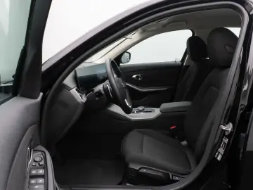 BMW 318i GeschwindigReg DAB PDC Cockpit  Widscreen