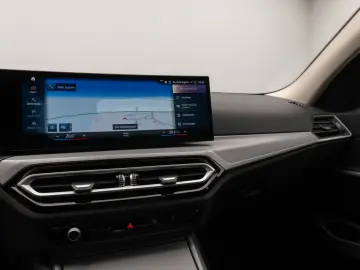 BMW 318i GeschwindigReg DAB PDC Cockpit  Widscreen