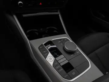 BMW 318i GeschwindigReg DAB PDC Cockpit  Widscreen