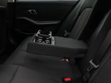 BMW 318i GeschwindigReg DAB PDC Cockpit  Widscreen