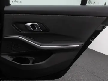 BMW 318i GeschwindigReg DAB PDC Cockpit  Widscreen
