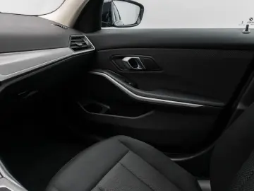 BMW 318i GeschwindigReg DAB PDC Cockpit  Widscreen