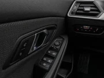 BMW 318i GeschwindigReg DAB PDC Cockpit  Widscreen