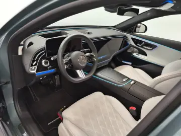MERCEDES-BENZ E 300de 4M AMG AirM SuperScreen Burmester