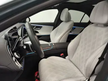 MERCEDES-BENZ E 300de 4M AMG AirM SuperScreen Burmester