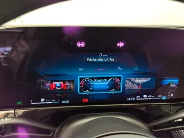 MERCEDES-BENZ E 300de 4M AMG AirM SuperScreen Burmester