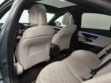 MERCEDES-BENZ E 300de 4M AMG AirM SuperScreen Burmester