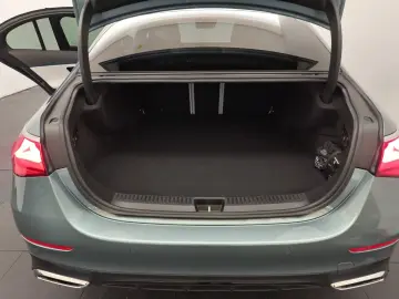 MERCEDES-BENZ E 300de 4M AMG AirM SuperScreen Burmester