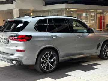 BMW X5 30d xD M Sport FROZEN 7-Sitz Pano-SKY Massage