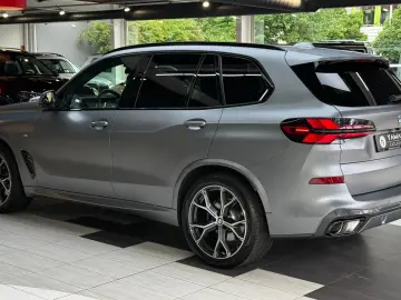 BMW X5 30d xD M Sport FROZEN 7-Sitz Pano-SKY Massage