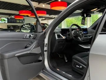 BMW X5 30d xD M Sport FROZEN 7-Sitz Pano-SKY Massage