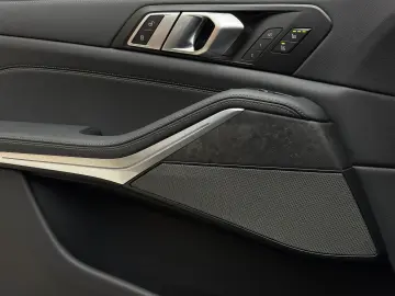 BMW X5 30d xD M Sport FROZEN 7-Sitz Pano-SKY Massage