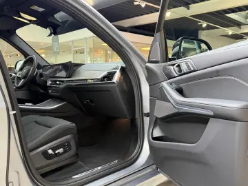 BMW X5 30d xD M Sport FROZEN 7-Sitz Pano-SKY Massage